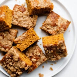 Our clean-eating pumpkin steusel bars are made using clean ingredients but taste incredibly indulgent.