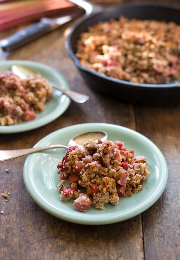 Paleo Strawberry Rhubarb Crisp