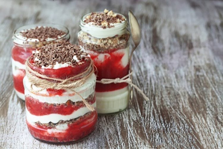 breakfast yogurt parfait in a jar