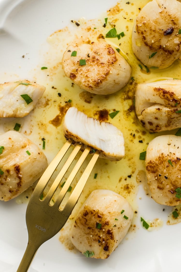 Easy Broiled Scallops