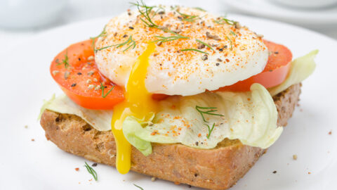 Protein-Egg-Tomato-on-Toast-