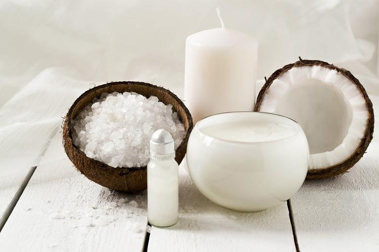 5 Ways to Use Coconut Oil for Silky Hair