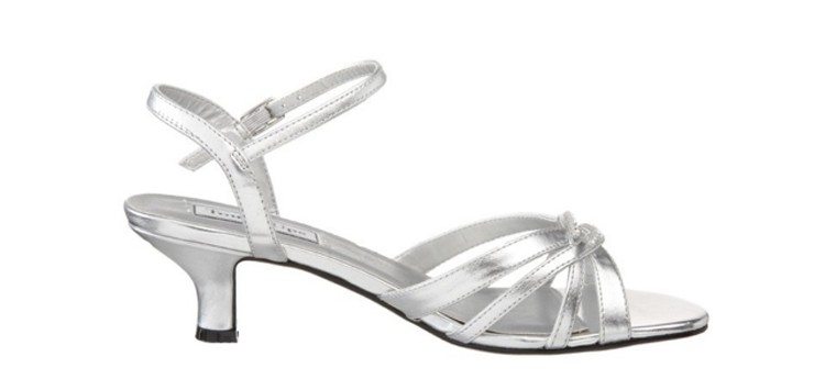 Get Taylor Swift's Look for Less3