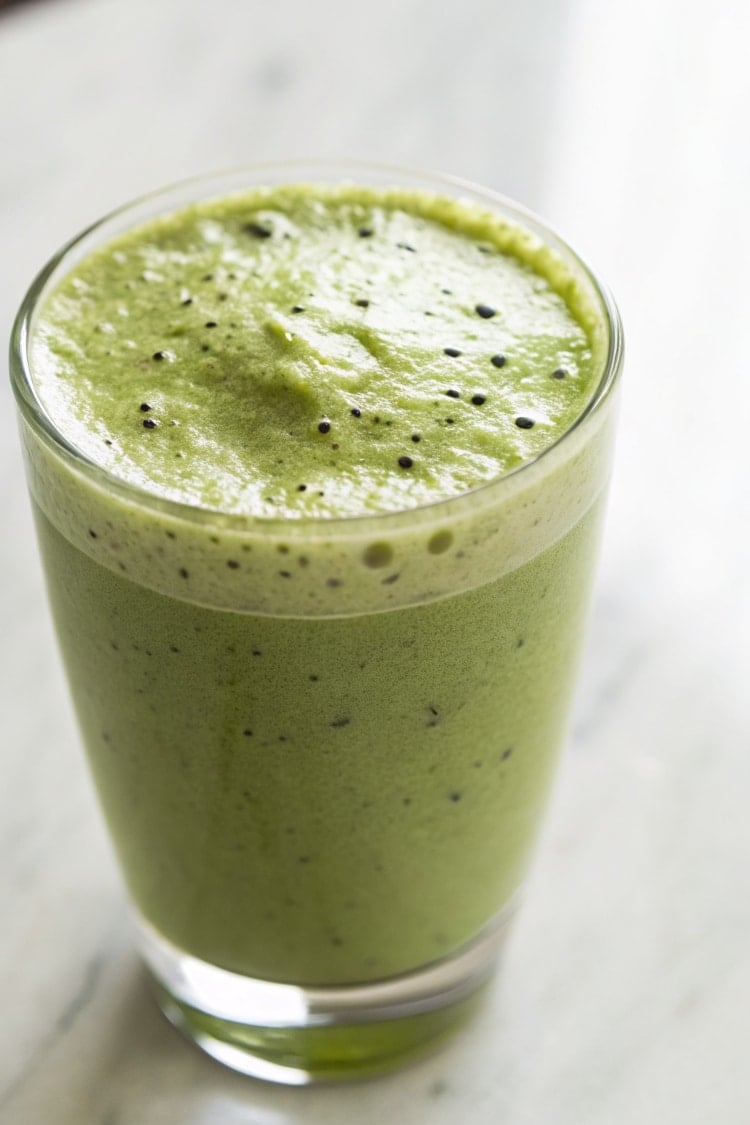 matcha smoothie with bubbles in it